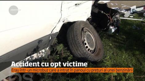 Opt muncitori au ajuns la spital, după ce microbuzul în care se aflau a fost implicat într-un accident în Alba