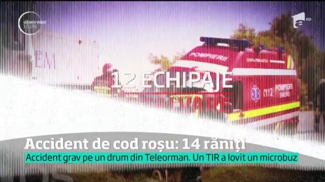 Accident de cod roşu în Teleorman. 17 oameni, între care trei copii şi o femeie gravidă, au fost răniţi