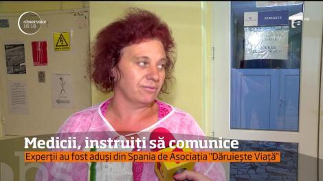 Un specialist din Spania a venit în România ca să-i înveţe de medicii noştri cum trebuie să le vorbească pacienţilor