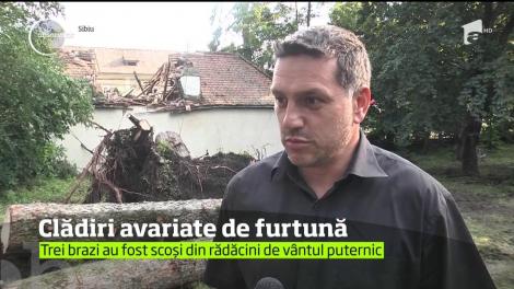 Numeroase clădiri au fost avariate de furtună şi grindină în mai multe zone din ţară