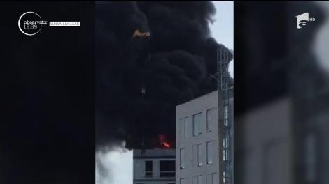 Un muncitor din Danemarca a scăpat ca prin urechile acului de la moarte sigură după ce a rămas blocat pe o clădire în flăcări