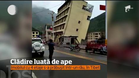 Imagini APOCALIPTICE surprinse în Tibet! O clădire cu patru etaje s-a prăbuşit într-un râu
