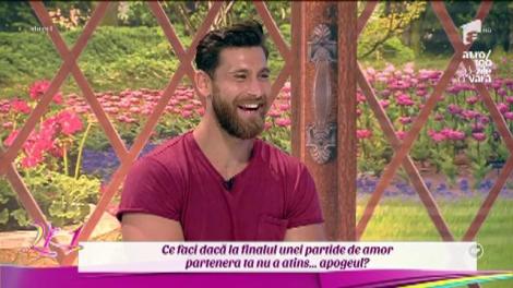 Ispititorul Robert, cel mai sexy asistent TV din România, i-a luat locul Mirelei Vaida! Prezentatoarea i-a cedat înainte de „întrebările interzise”