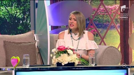 Super provocare. S-au descălțat și au răspuns la întrebări. ”În momentul în care amândoi ridicați același pantof...”