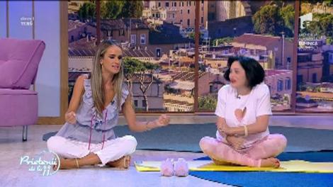 În genunchi și cu un tricou provocator! Ora de yoga cu Ana Morodan