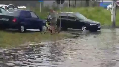 Ploile torenţiale au făcut ravagii în mai multe oraşe din ţară