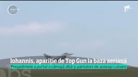 Preşedintele Klaus Iohannis a descins ca-n Top Gun la baza militară de la Mihail Kogălniceanu