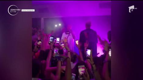 Celebrul rapper american Tyga a făcut show într-un club de fiţe din Capitală, unde a fost întâmpinat cu şampanie şi artificii