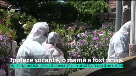 O bătrână din Alba Iulia a fost găsită fără viață, iar fiul ei era inconștient, închis în baie
