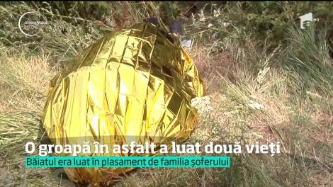 O groapă din asfalt a luat două vieți