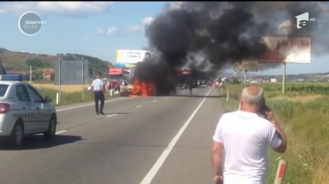 Carambol urmat de incendiu! S-a întâmplat după ce trei maşini, ce se deplasau pe aceeaşi direcţie, s-au ciocnit pe DN1C, între Dej şi Cluj!