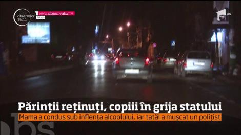 Doi părinţi au fost reţinuţi, iar cei patru fii ai lor au ajuns la Protecţia Copilului, după ce au atacat câțiva agenţi de la Rutieră