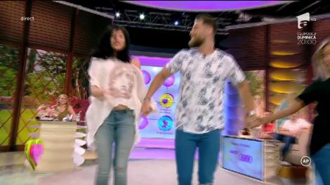 Nebunie în platoul "2k1"! „Vikingul” Robert Popescu a fost asaltat de fete