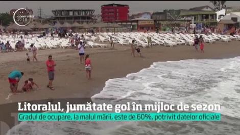 Bate vântul pe litoralul românesc. În plin sezon, hotelurile sunt pe jumătate goale