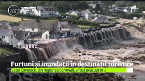 În Grecia, ploile torenţiale au provocat inundaţii în mai multe regiuni, inclusiv în zone turistice extrem de aglomerate în această perioadă