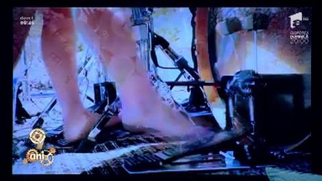 Ultima modă în materie de pescuit! Undița a fost înlocuită cu...umbrela! Și captura e impresionantă!