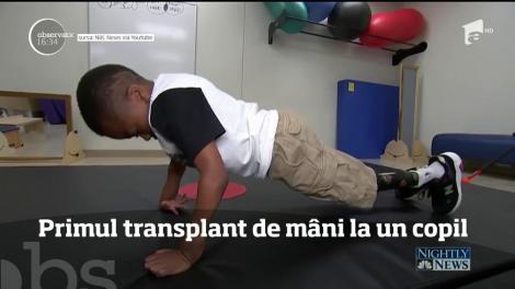 Primul transplant de mâini la un copil! Micuțul a trecut prin nouă operații, abia ultima dată medicii au reușit „minunea”