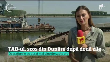 TAB-ul scufundat în urmă cu două zile în apele Dunării, scos la suprafaţă tot de Armata Română