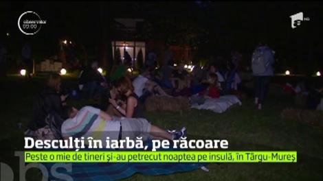 Răcoare, leagăne prinse în copaci şi muzică bună! Peste o mie de tineri au petrecut noaptea pe o insulă, în Târgu Mureș