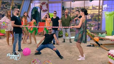 Concurs de dans limbo. Fetele și băieții se întrec în pași de dans