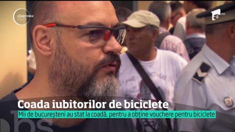 Parcă era sfârșitul lumii. Aproape 3000 de bucureşteni s-au călcat în picioare pentru vouchere la biciclete