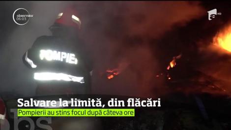 Doi soţi dintr-un sat din Botoşani s-au trezit înconjuraţi de flăcări în casă