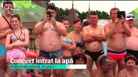 Horele tradiționale în piscina din Băile Felix au consacrat-o pe Mariana Abrudan, cântăreaţă de muzică populară