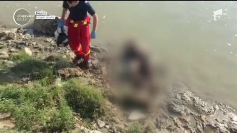 Tragedie în Neamţ. Un tânăr de 19 ani a murit înecat după ce a fost tras în adânc de curenţii puternici ai râului Moldova