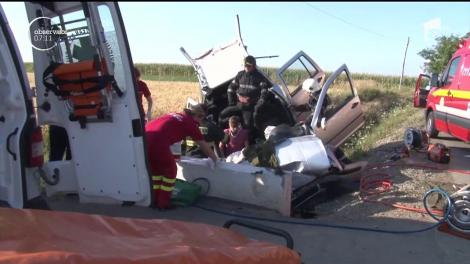 Două persoane au ajuns în stare gravă la spital, după un accident cumplit pe o şosea din judeţul Botoşani
