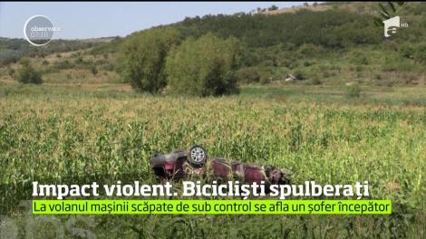 O clipă de neatenţie şi poate şi prea multă viteză din partea unui șofer a luat viaţa a doi adolescenţi din Bacău. Cei doi se plimbau cu bicicleta