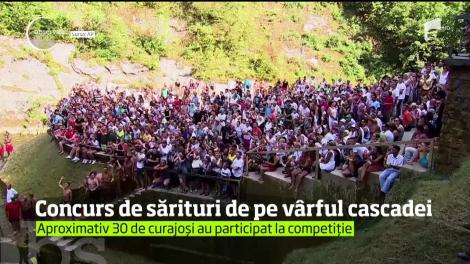 Concurs de sărituri de pe vârful cascadei