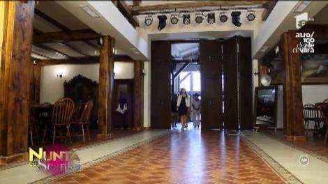 Soacrele cercetează atent locația potențială de nuntă