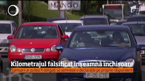 Samsarii de maşini care dau înapoi kilometrajul pentru a umfla preţul autoturismului, riscă 2 ani de închisoare!