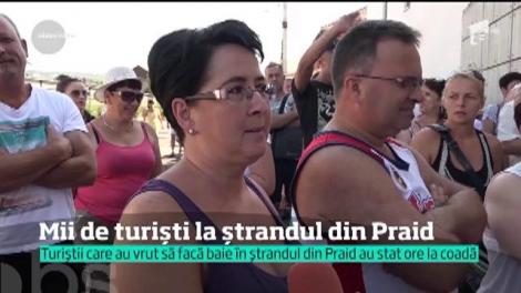 Mii de turiști la ștrandul din Praid