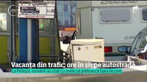 Ore în șir pe autostradă pentru șoferii care merg pe litoral