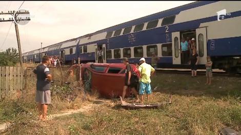 Trecerile peste calea ferată sunt adevărate pericole pentru şoferii din România