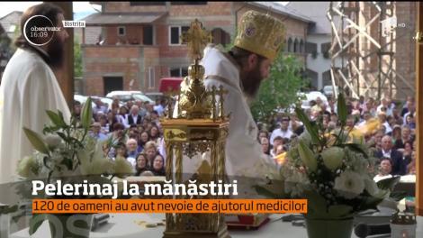 Pelerinaj la Mănăstirea Nicula. Peste 27.000 de credincioşi s-au adunat să ajungă la o icoană