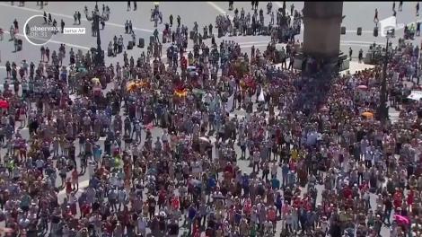 Papa Francisc a transmis un mesaj şi credincioşilor prezenţi în Piaţa San Pietro