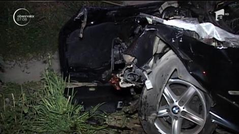 Viteza a băgat cinci oameni în spital. Mașina s-a izbit cu putere de un cap de pod