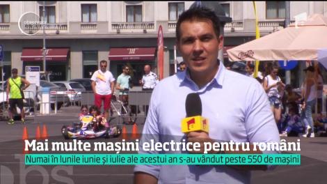 Din ce în ce mai mulţi români dau plinul de la pompă pe cel de la priză. Vânzările de maşini electrice aproape că s-au triplat faţă de anul trecut