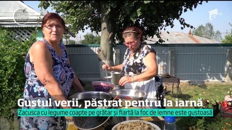 Gospodinele se pregătesc pentru iarnă. Zacusca, vedeta acestei luni
