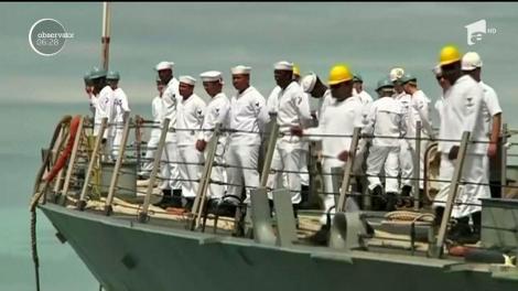 Grav accident naval în apropiere de Singapore. O ambarcaţiune militară americană a intrat în coliziune cu un vas comercial