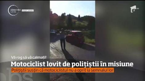Motociclistul lovit cu maşina de poliţiştii care îl urmăreau, în stare gravă la spital