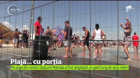 Situaţie revoltătoare pe Litoral! O plajă este blocată de un gard, în staţiunea Mamaia. Înăuntru, niciun leopard, ci...turiști veniți la un  festival!