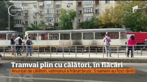 Au fost clipe de panică în Capitală. Un tramvai plin cu călători a luat foc în zona Cotroceni