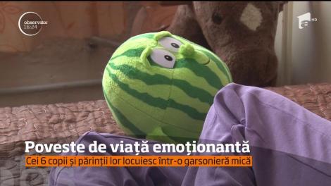 Poveste de viaţă emoţionantă. 8 suflete, părinţii şi 6 copii locuiesc într-o garsonieră mică