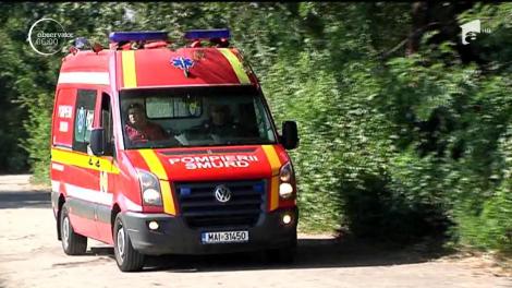 O copilă de doar 1 an din Tecuci este în comă la spital, după ce a căzut într-o albie plină cu apă şi detergent