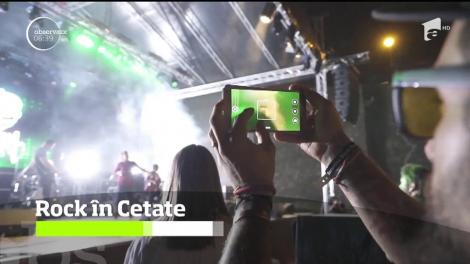 Peste 2.000 de împătimiţi ai muzicii rock au luat cu asalt cetatea Sucevei. Festivalul Bucovina Rock Castle a strâns pe scenă nume mari ale genului
