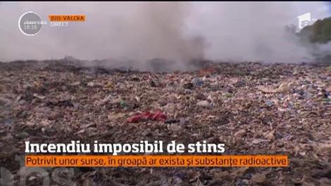 Stare de urgenţă în Măldăreşti, lângă oraşul Horezu. O groapă de gunoi este imposibil de stins!