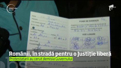 Românii s-au întors, cu miile, în stradă, pentru a protesta faţă de modificările la legile justiţiei, anunţate de ministrul Tudorel Toader
